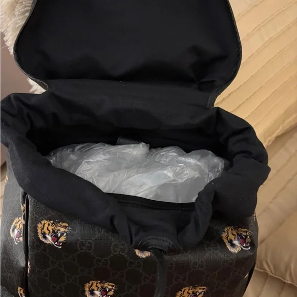 Gucci Black and Gold Tiger Motif Men's Backpack - Picture 10 of 15
